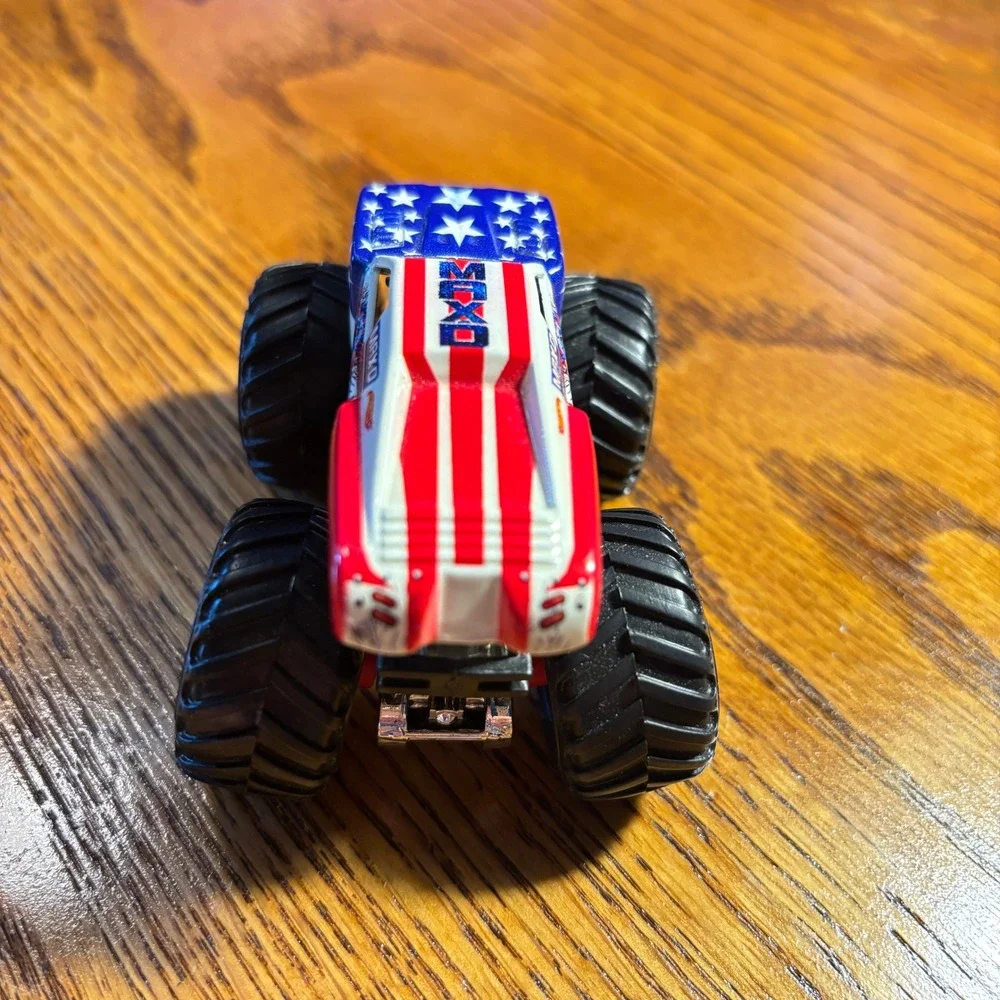 2018 Hot Wheels Monster Jam Stars and Stripes Collection Max D 1:64